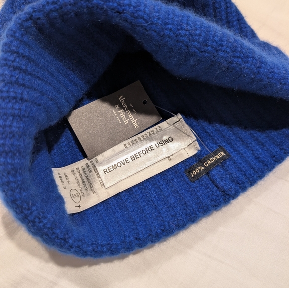 NWT Abercrombie & Fitch 100% Cashmere Ribbed Beanie in Cobalt Blue - Picture 3 of 4